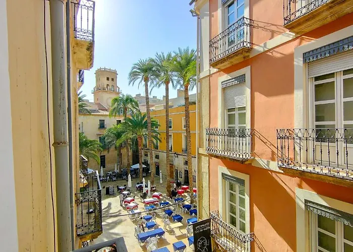 Palm Square - One Minute From The Sea!